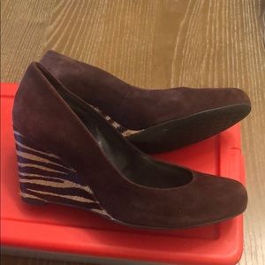 Antonio Melani suede leather shoes.Size 8.